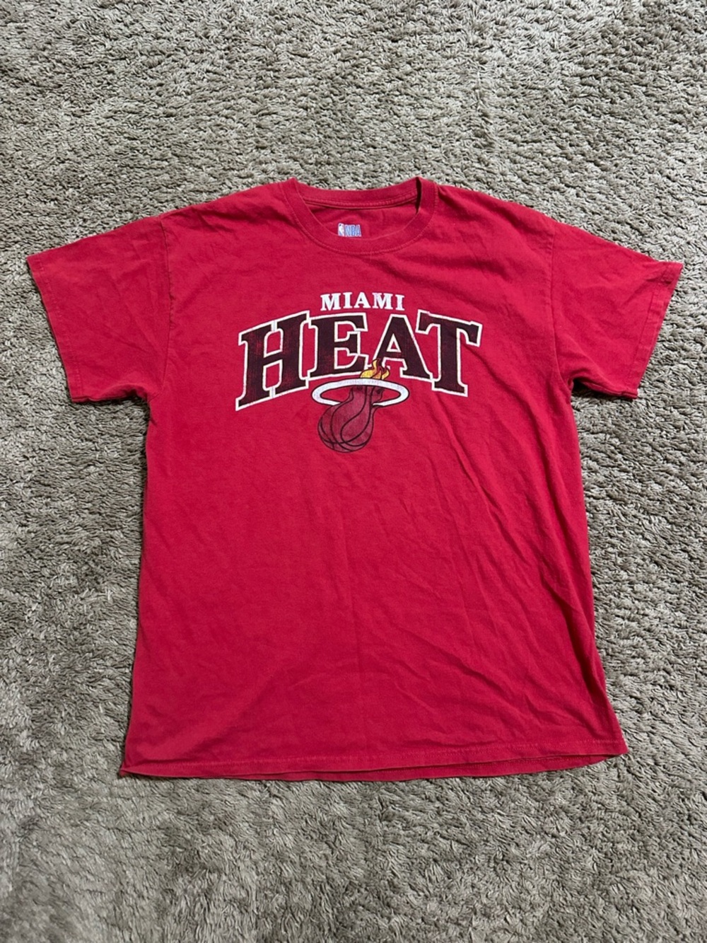 Vintage NBA Miami Heat “triple red” shirt 00s size large